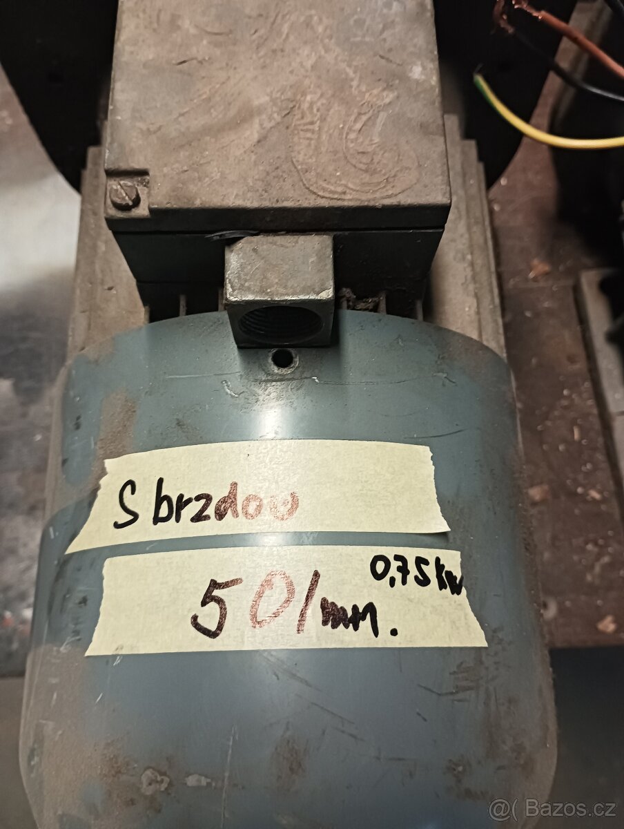 Elektromotor s převodovkou