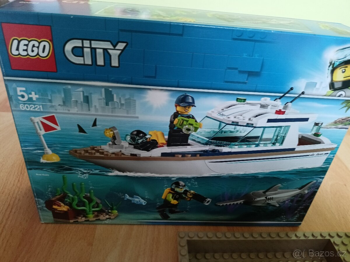 Lego City 60221 člun