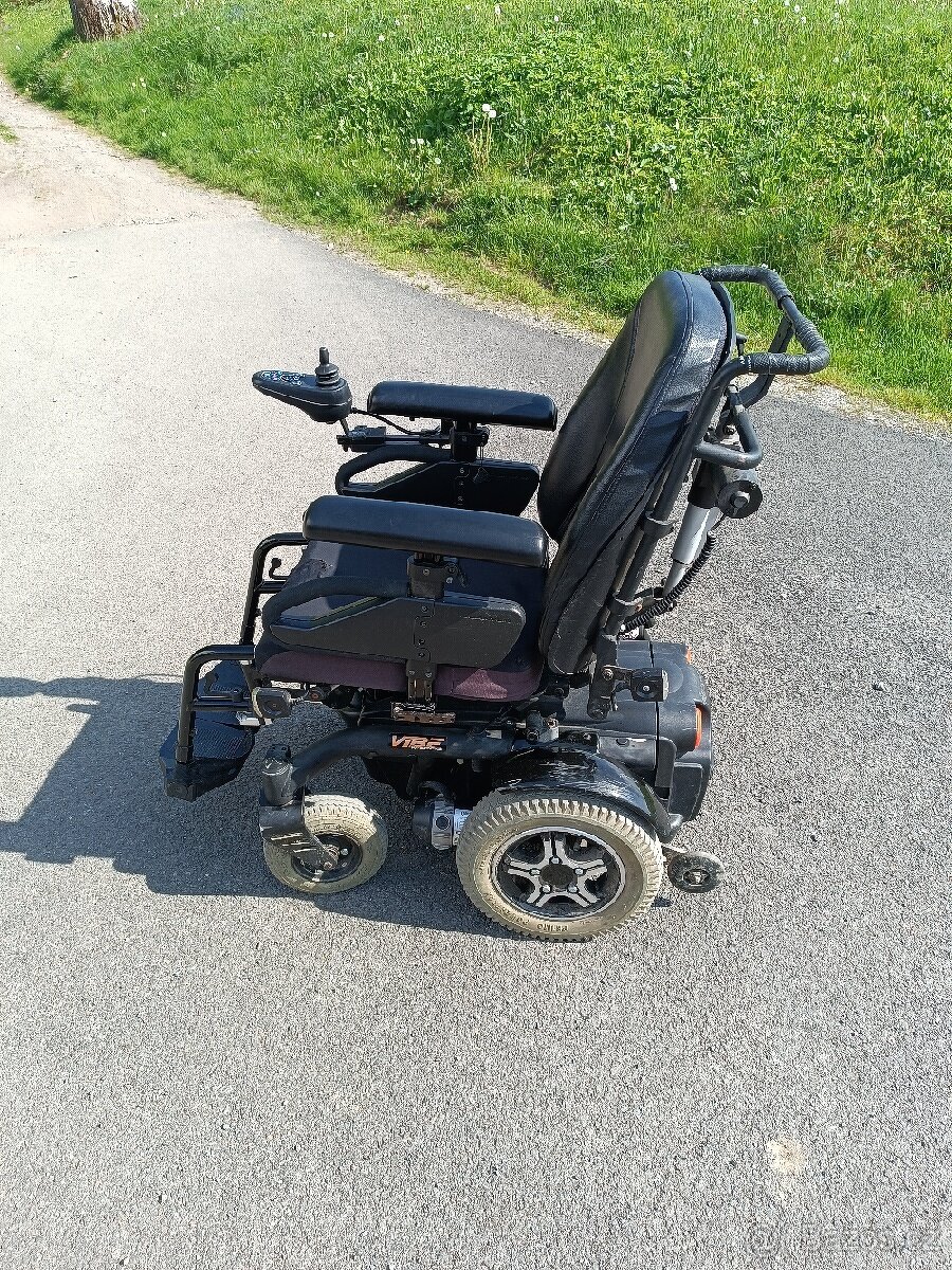 Elektrický invalidní vozík, polohovatelný