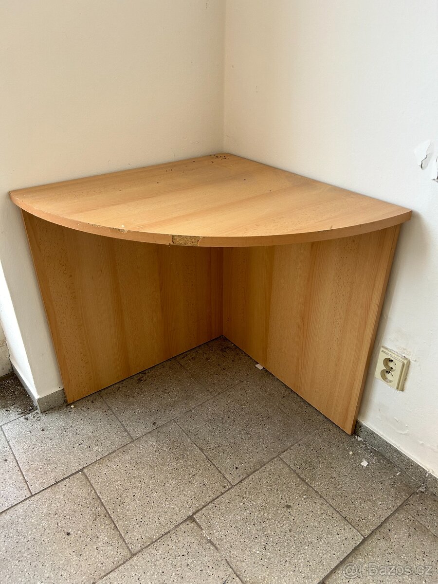 Rohový stůl/stolek, 67,5 x 67,5 cm