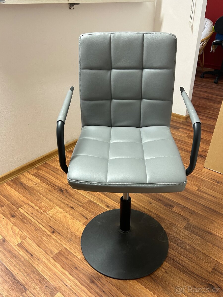 Koženková otočná židle