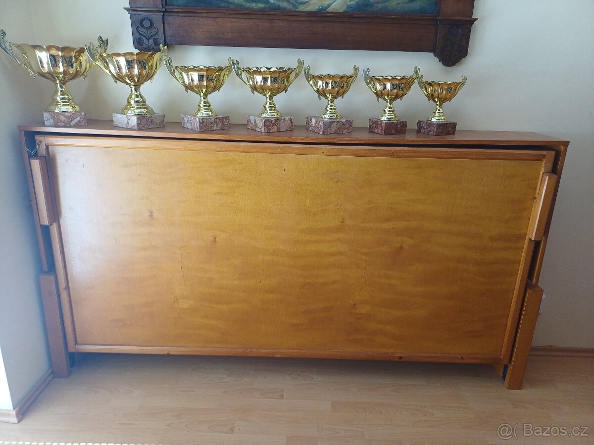 Sklápěcí postel
