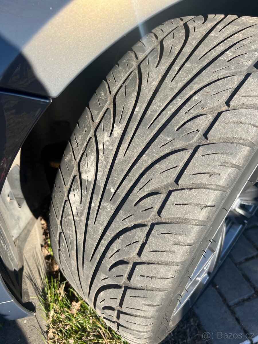 Letni pneu 255/35/20