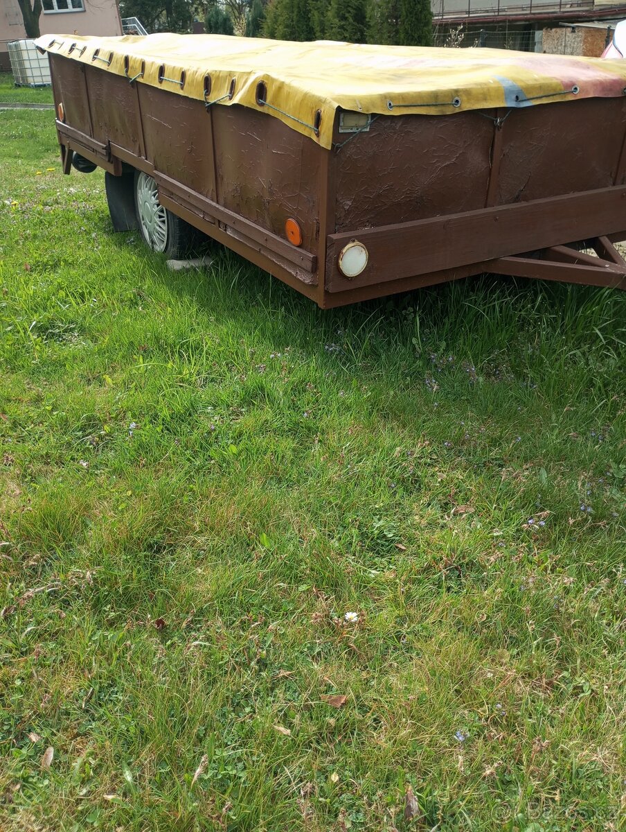 Přívěsný vozík