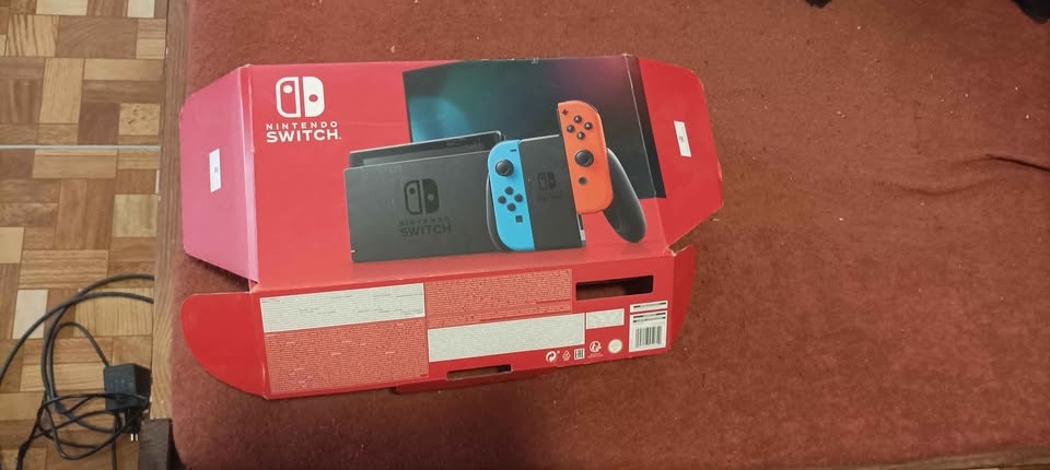 Nintendo switch+ SD karta 256 gb