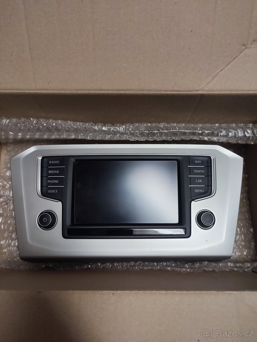 Display s rámečkem WV Passat B8