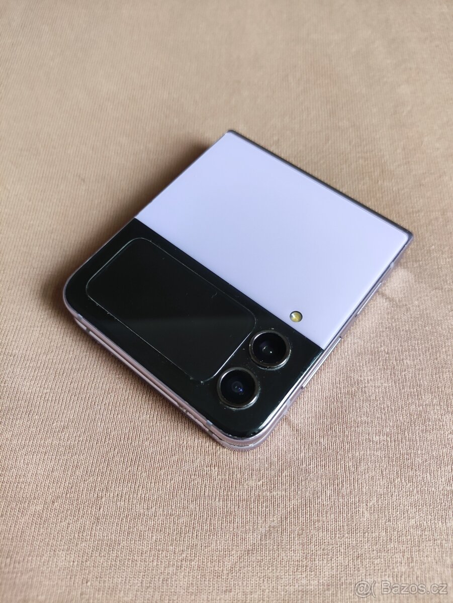 Samsung Galaxy Z Flip 4