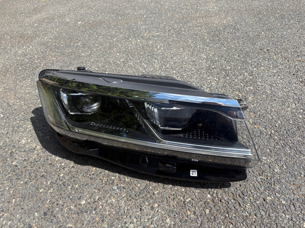 VW TOUAREG XENON LED SVĚTLOMET