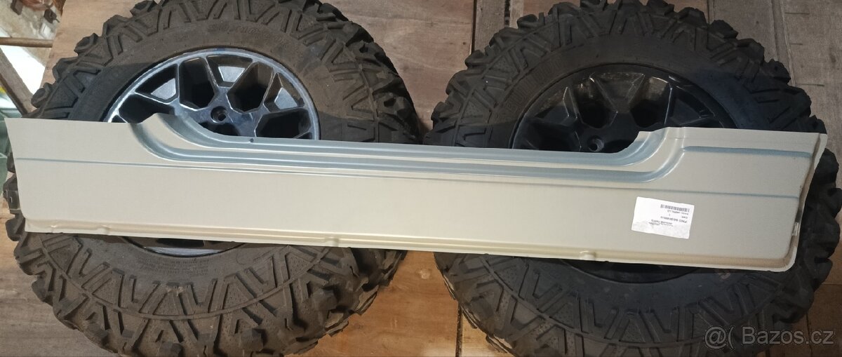 Práh Suzuki Samurai.