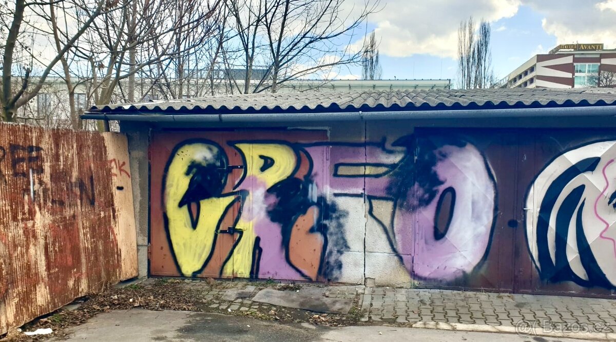Prodám dvojgaráž na vlastním pozemku