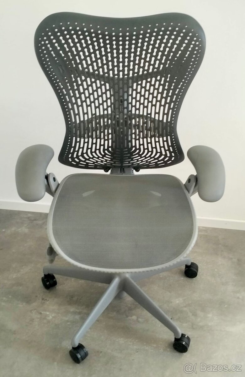 Kancelářská židle Herman Miller Mirra