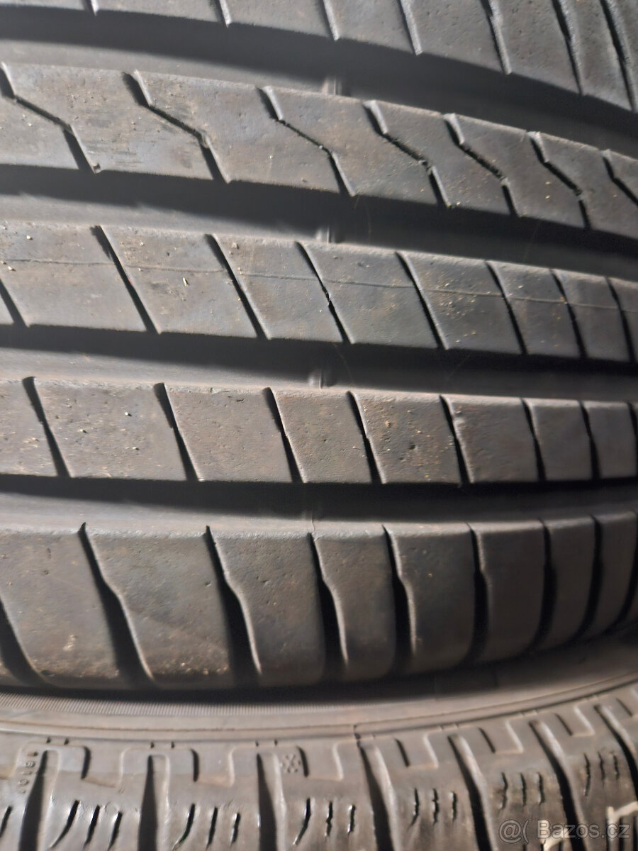 235/45R19 99W XL Firestone