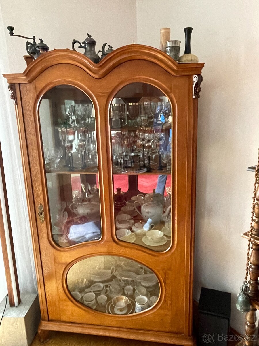 Skleník, knihovna, skříň