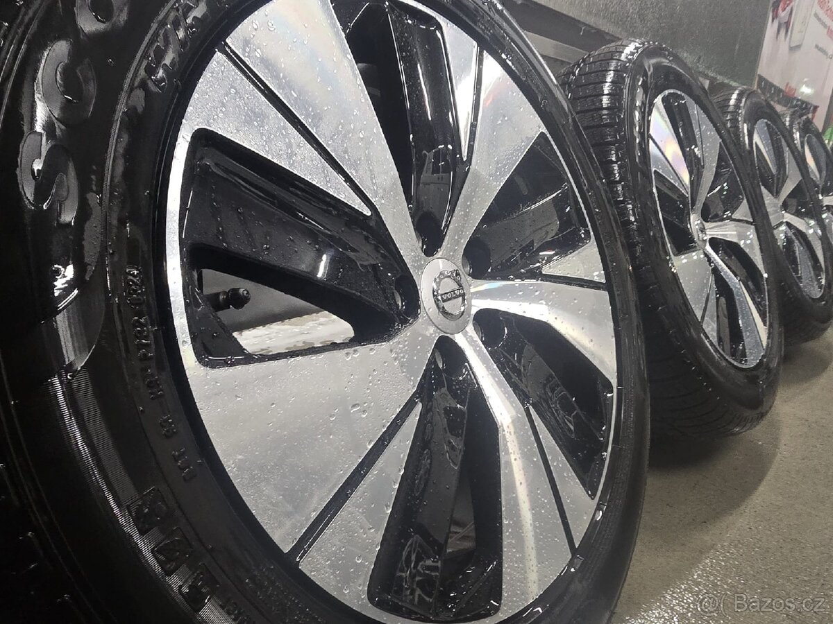 Zimní alu kola Volvo CX40 R18