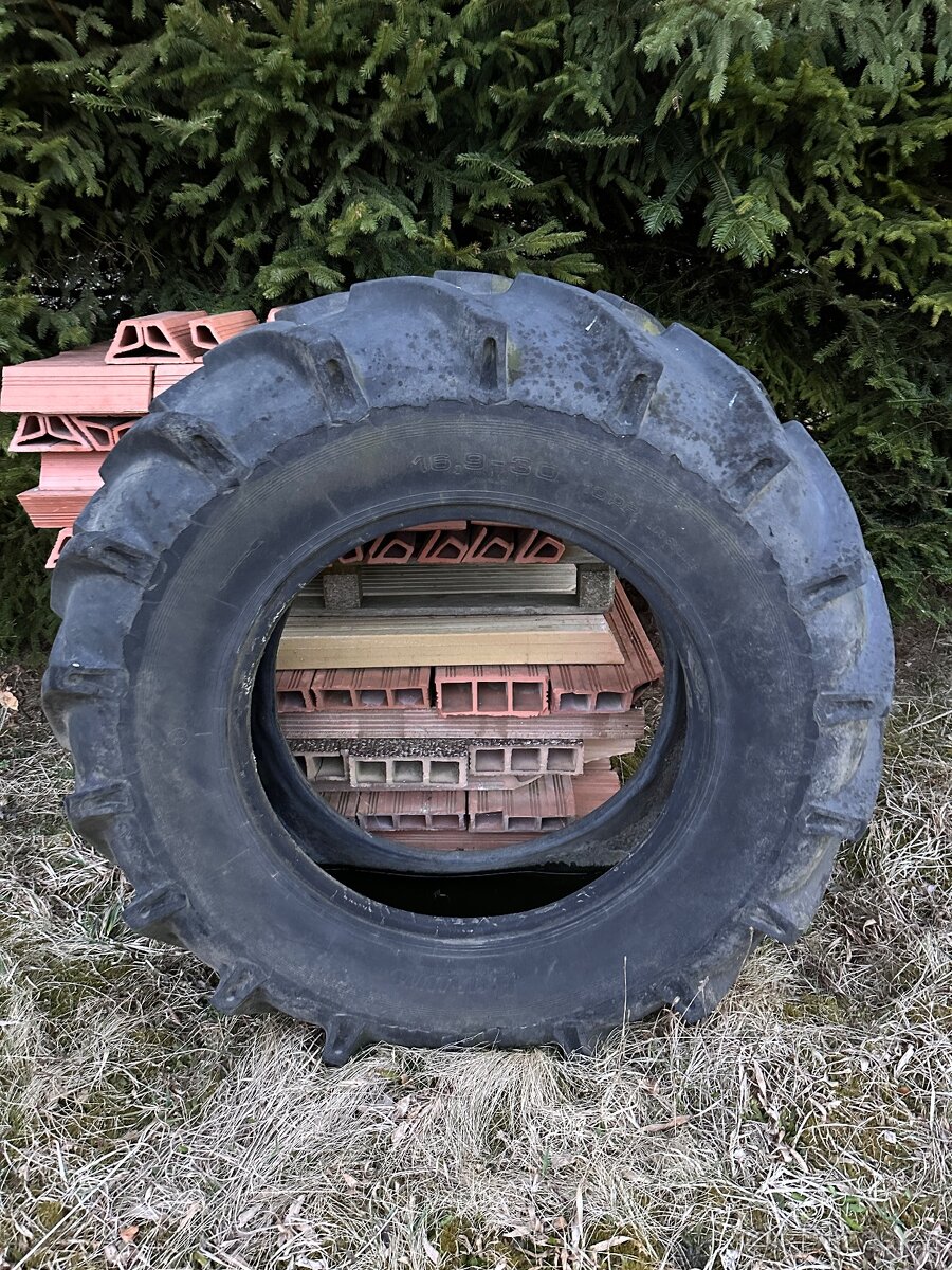 Traktor pneumatika 16,9 - 30