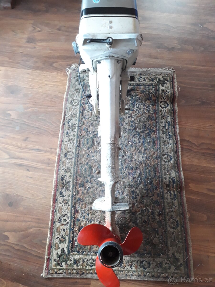 Prodám lodní motor