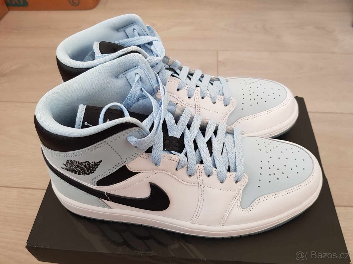 Air Jordan 1 Mid SE Ice Blue 42 (stélka 26,5 cm)