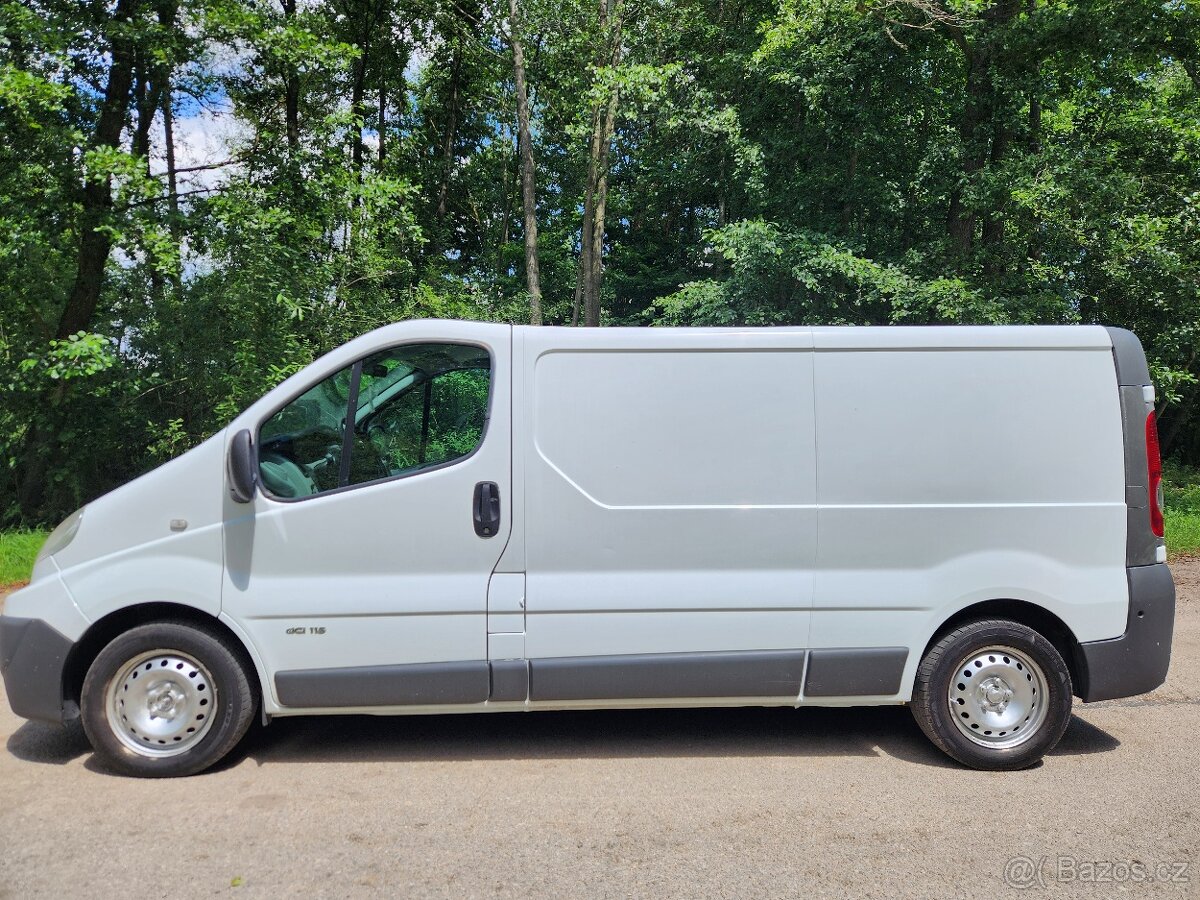 Renault Trafic 2.0 DCi 115 PS Long 2009 klima, 2x klíč