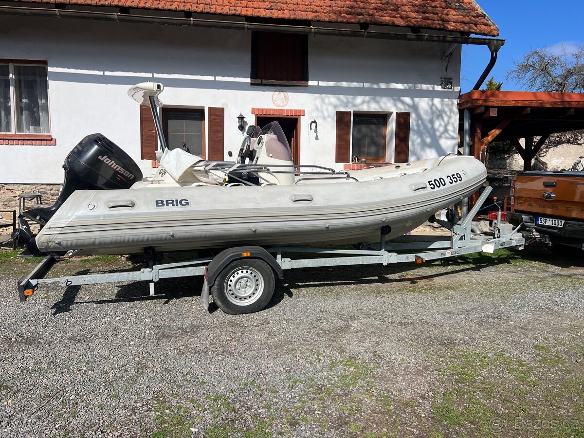 Motorový člun BRIG
