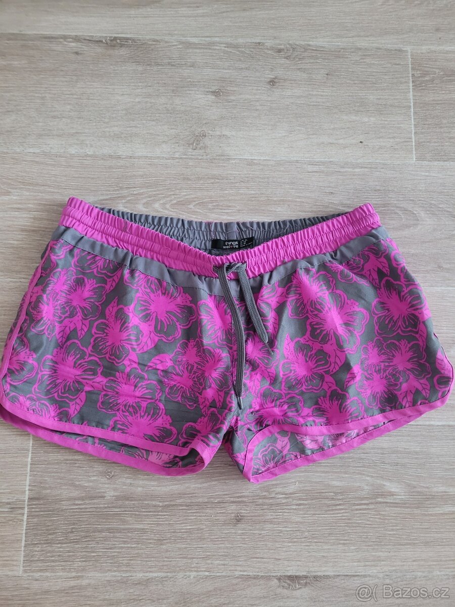 Pěkné kytičkové kraťase vel.M/L