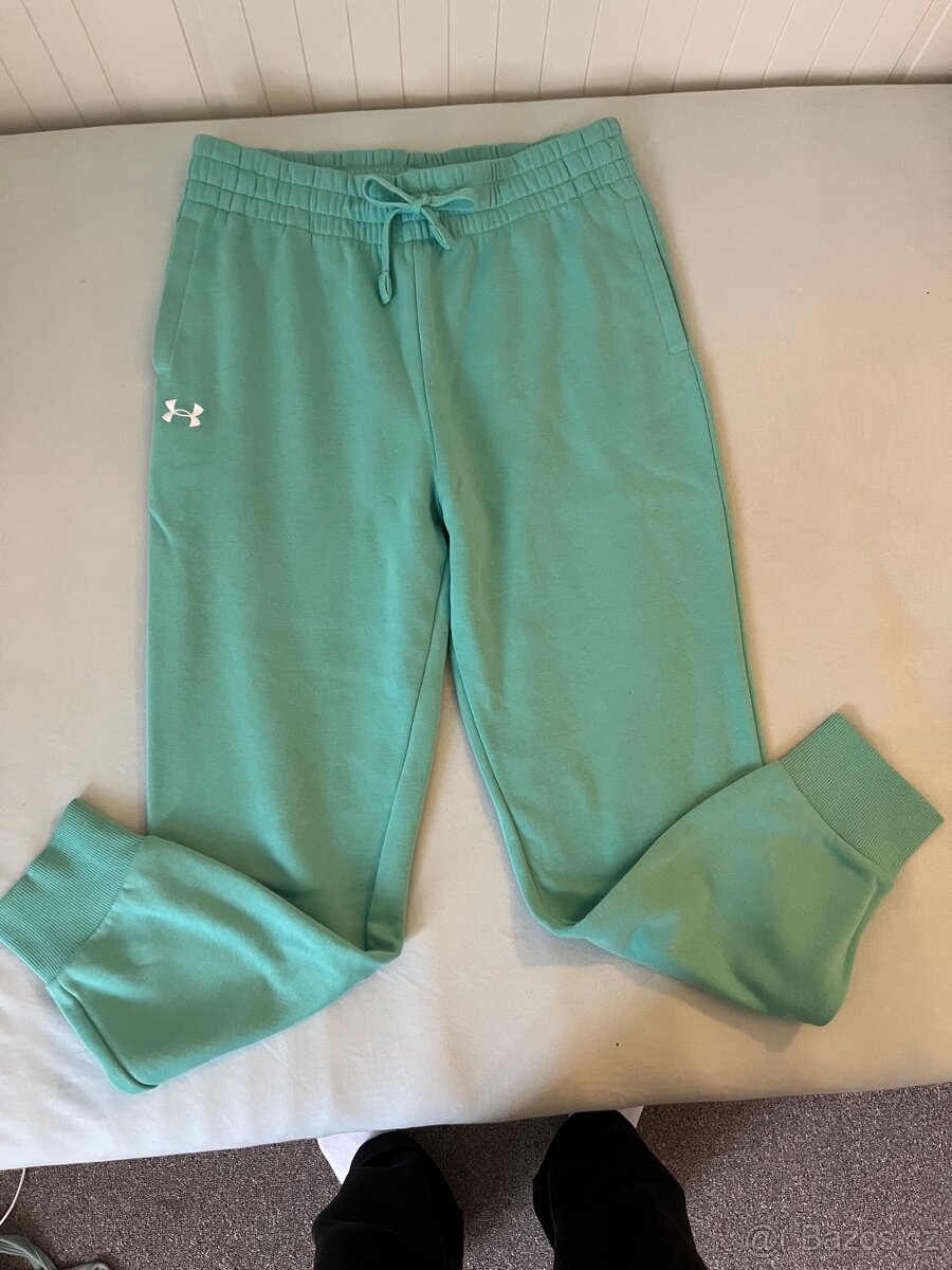 Tepláky under armour