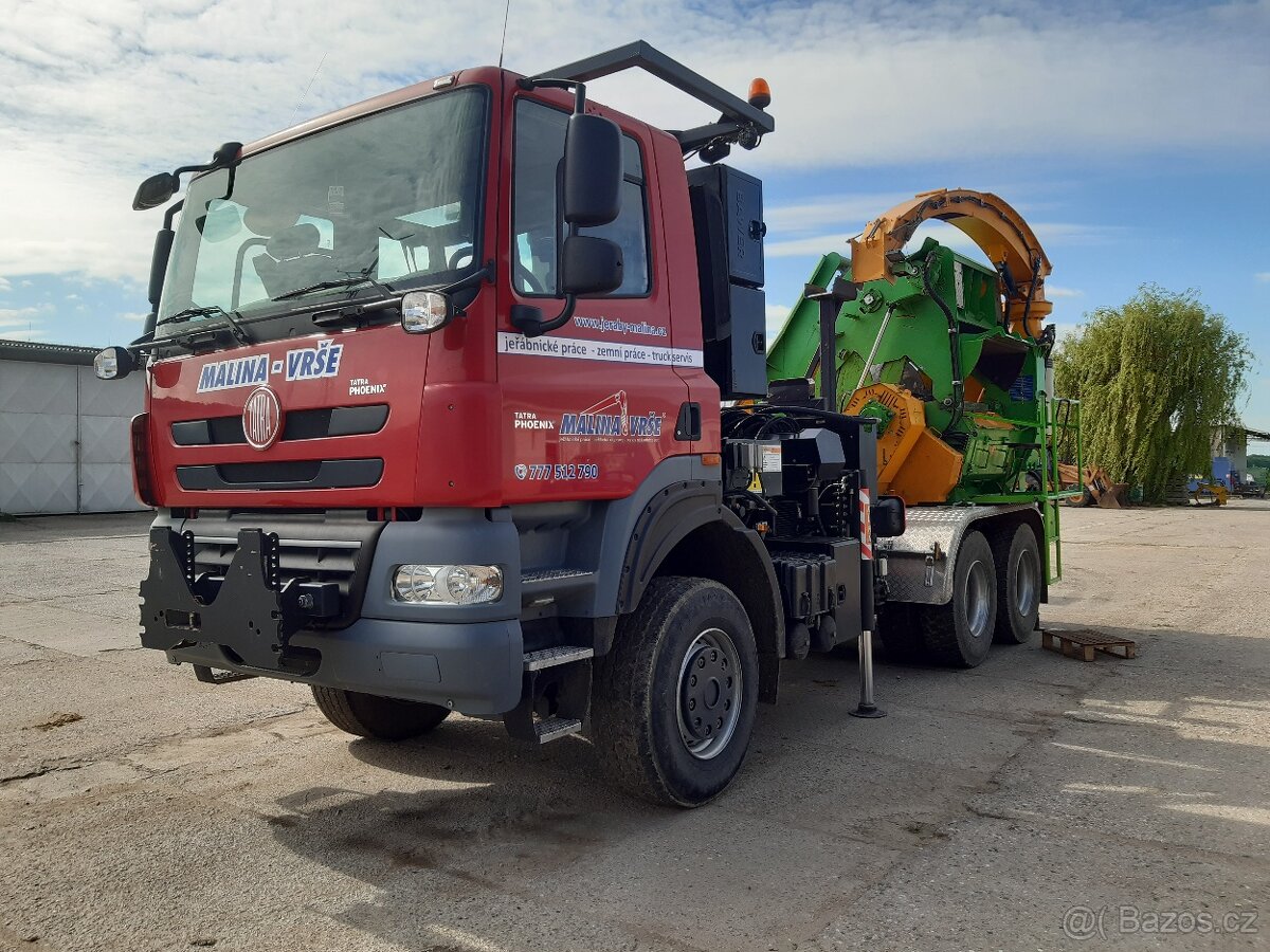 Štěpkování dřeva, drcení dřeva, štěpka, zpracování biomasy