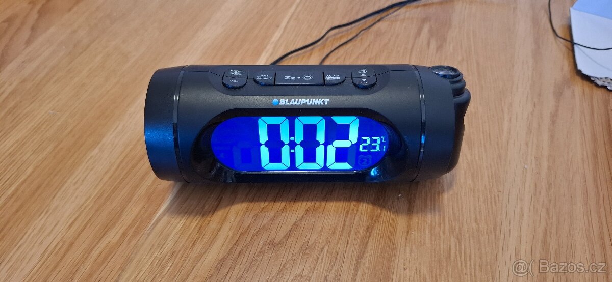 Radiobudík s projekcí času na strop