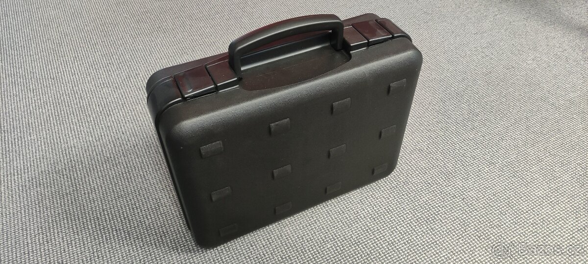 Plastový kufr Megabag 4 000