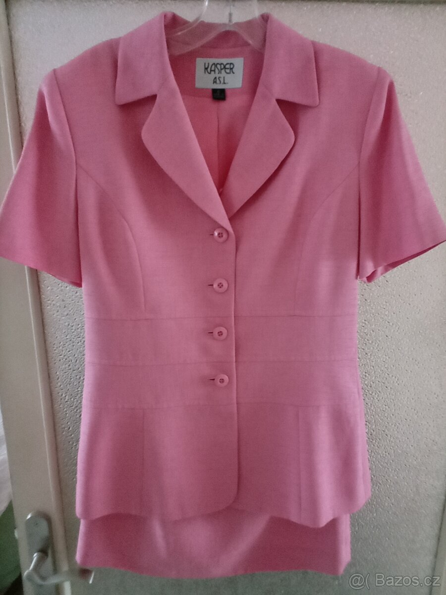 Nový kvalitní růžový kostým s podšívkou,