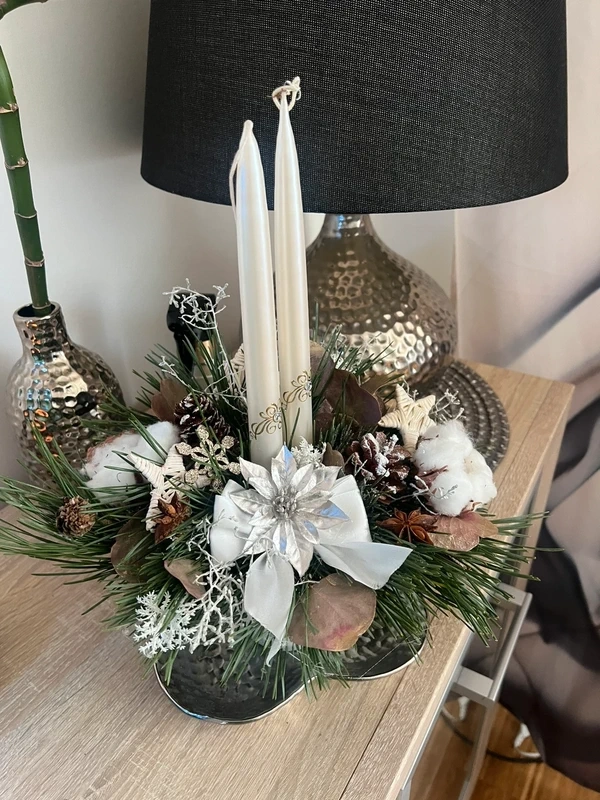 Vánoční svícen s konickou svíčkou na prodej