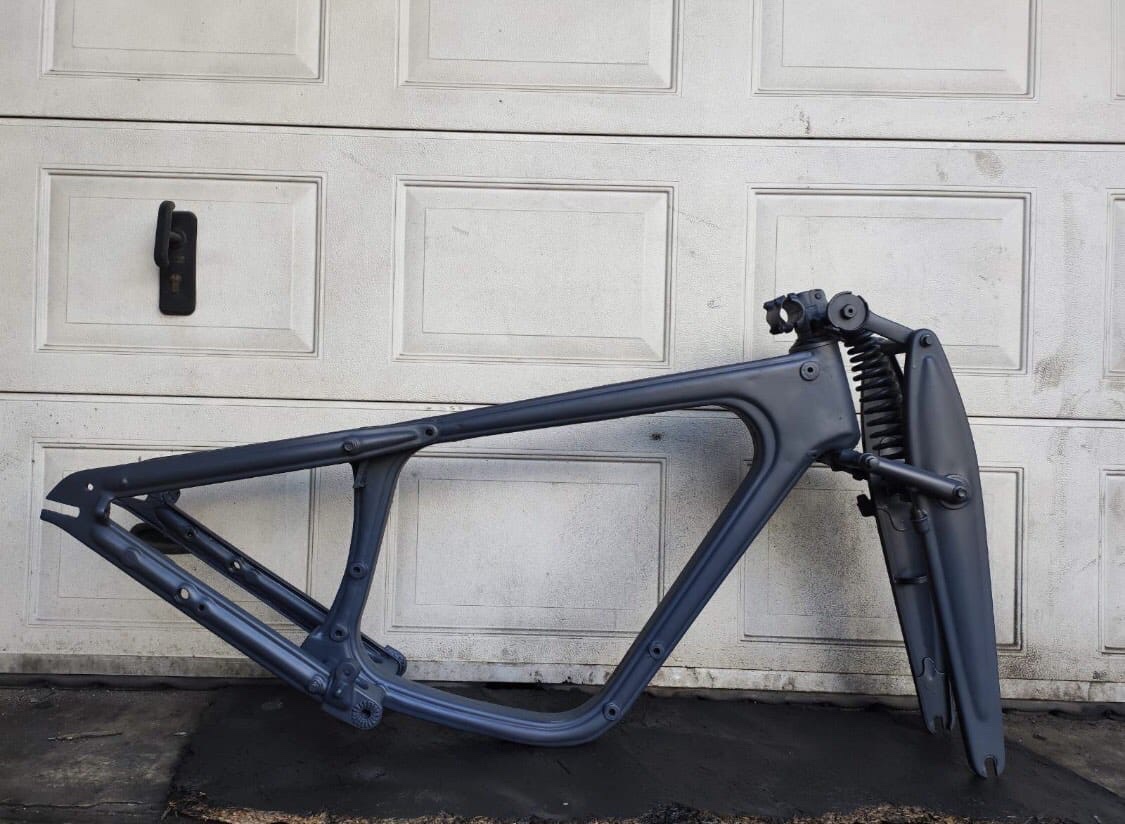 Ram přední vidlice nádrž kastlík IŽ350 IŽ49 DKW