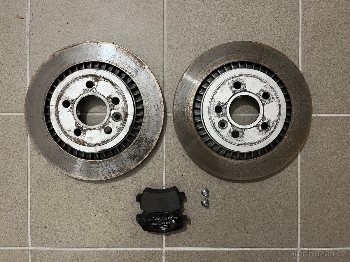 Zadní brzdové kotouče a destičky Volvo V60 D6