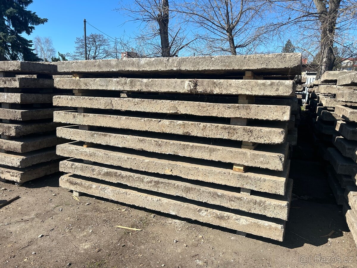 Máme zájem o silniční panely všech rozměrů po celé ČR