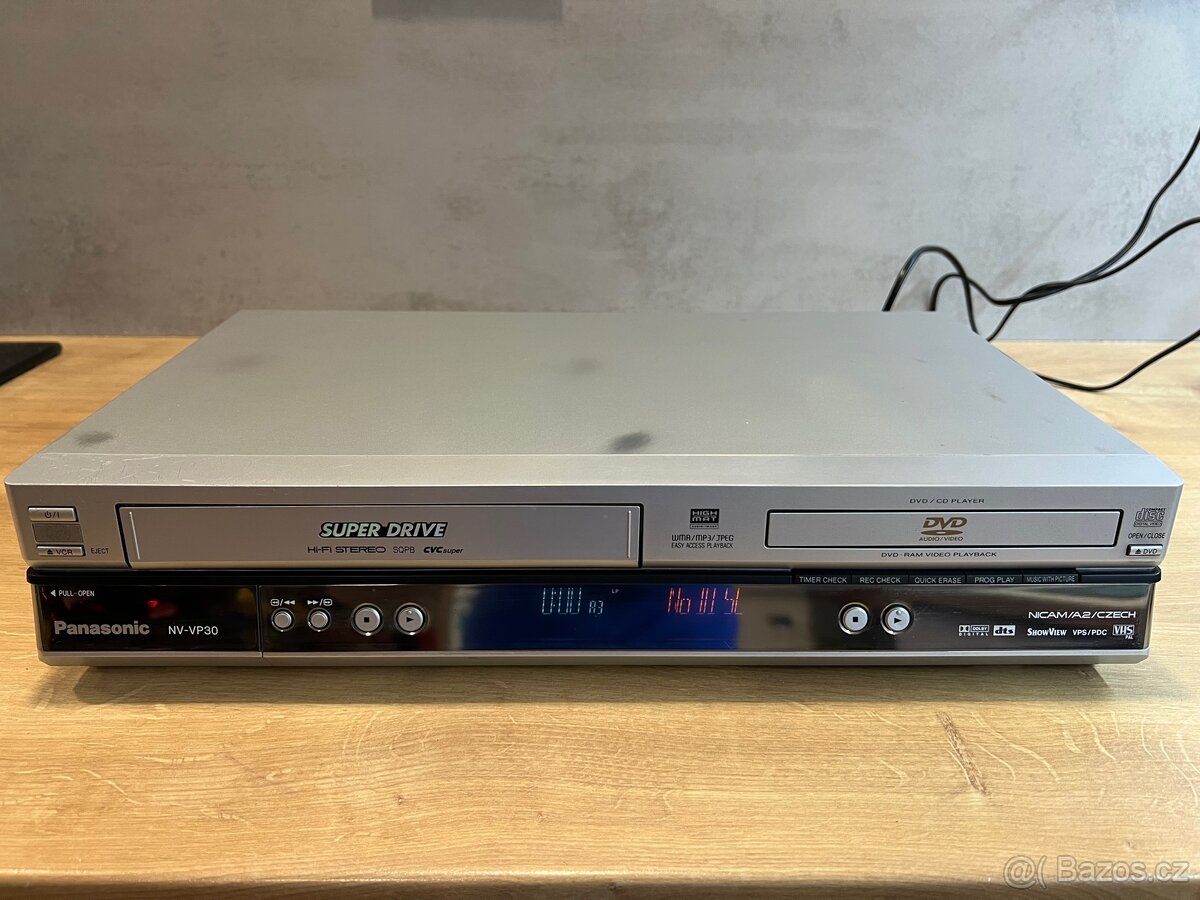 Panasonic NV‑VP30 — kombo DVD/VHS