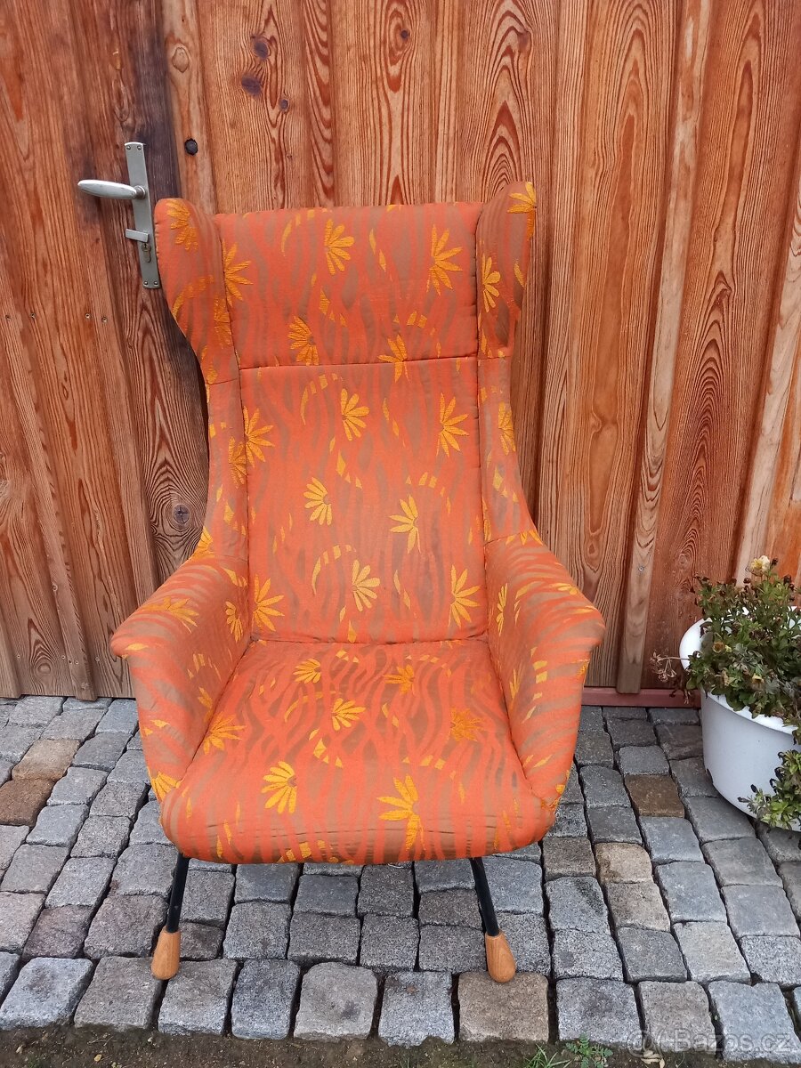 Křeslo skořepina ušák.