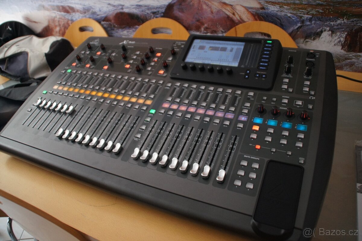 Behringer X32 - full verze, 2x karta, možno i s párákem