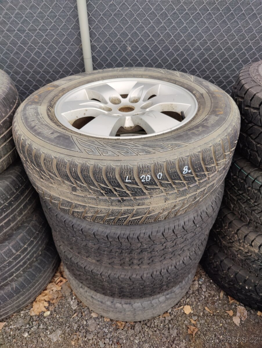 Mitsubishi L200 245/65 R17 m+s (68)