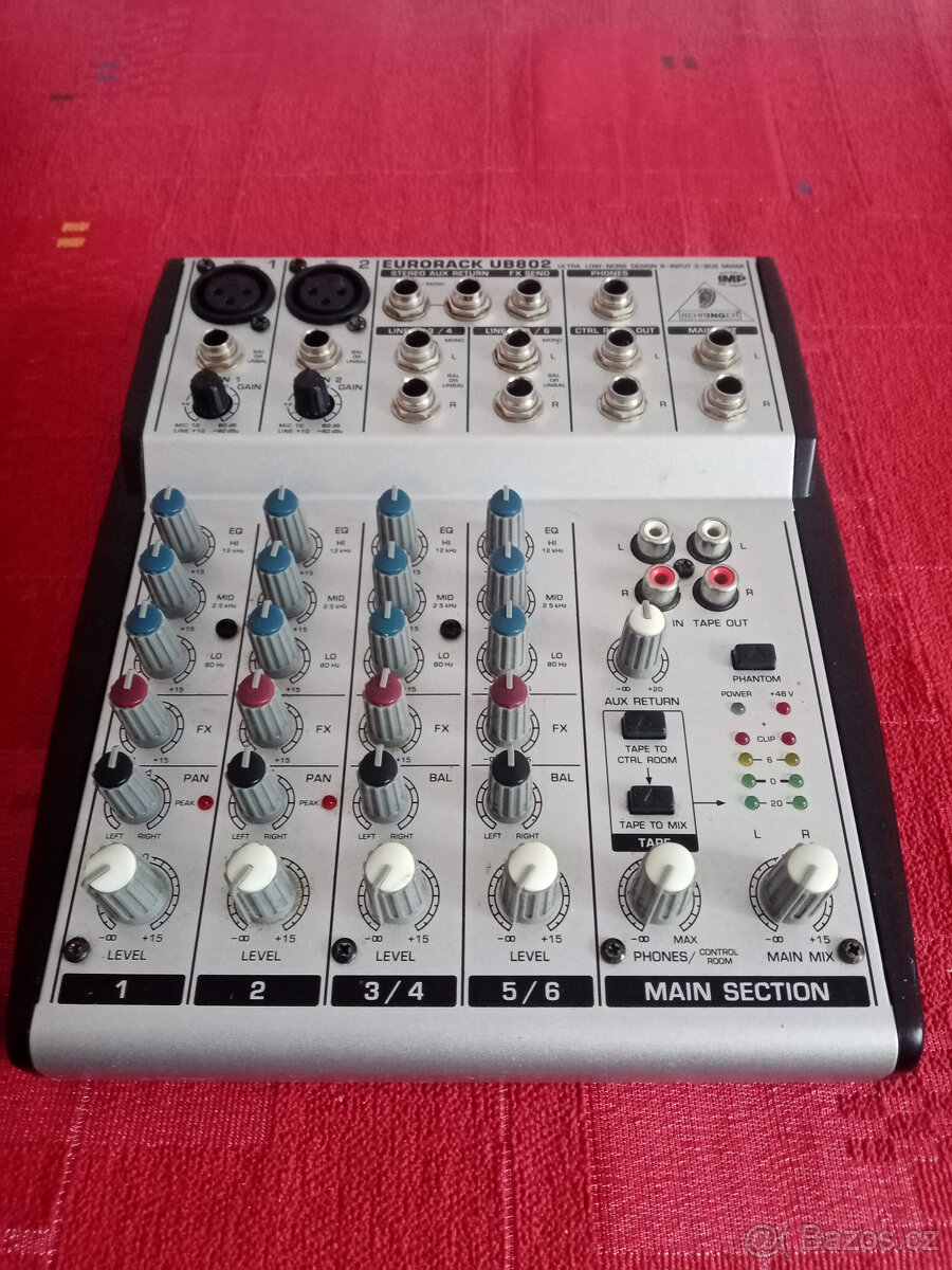 Behringer Eurorack UB802 - mixážní pult