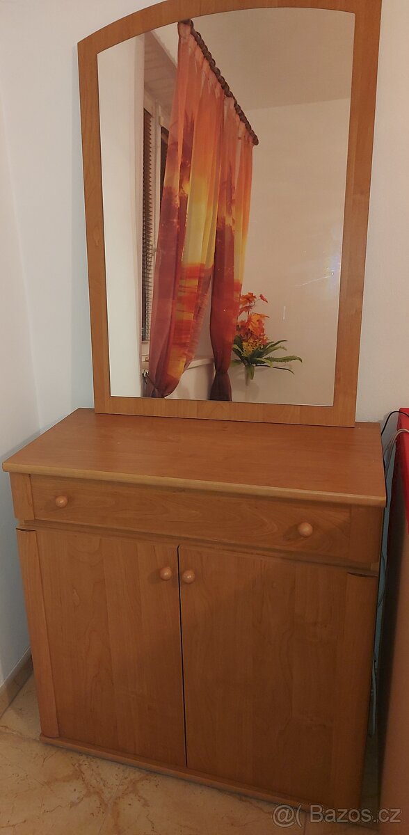 Komoda a zrcadlo