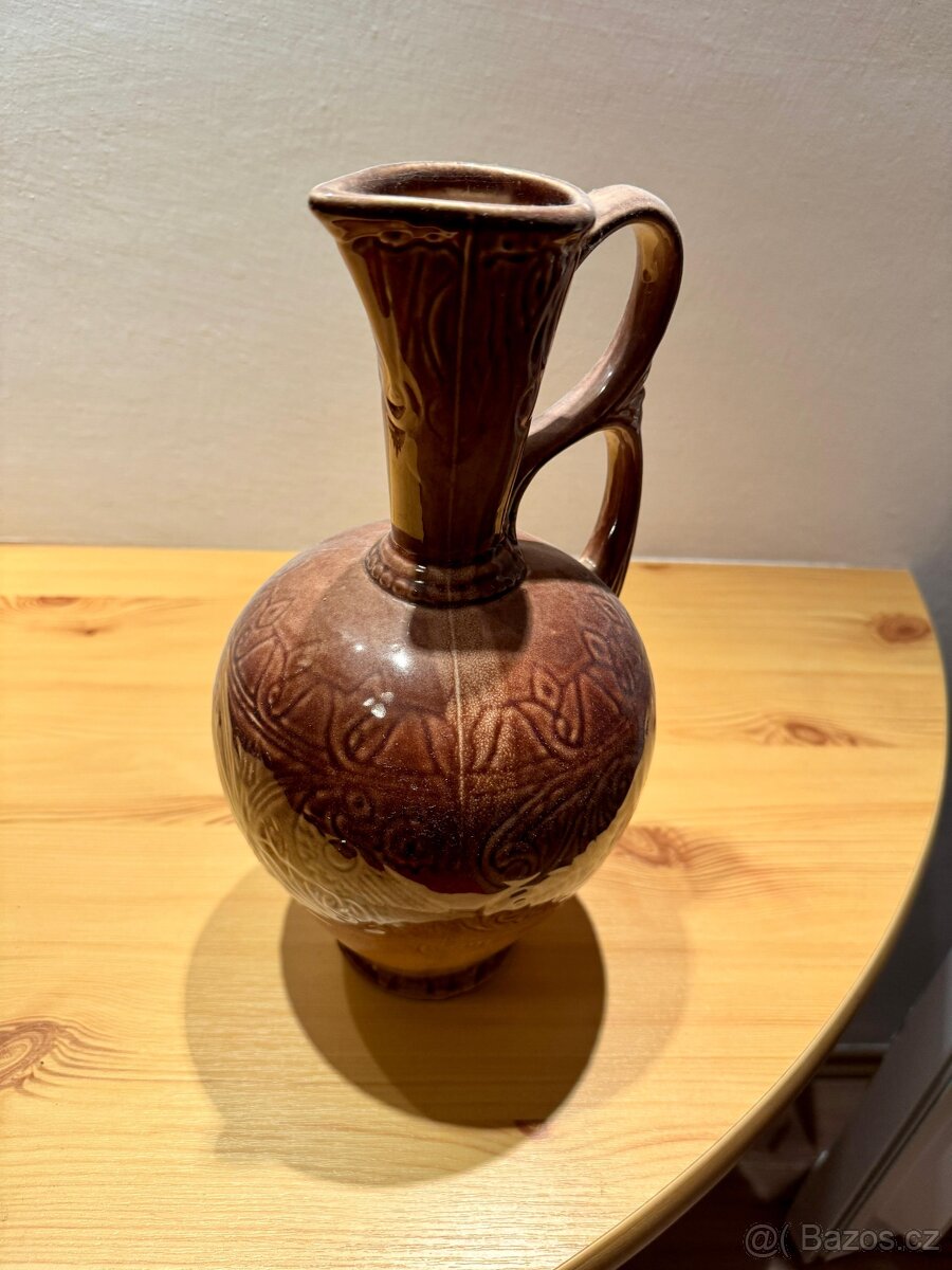Keramický džbán