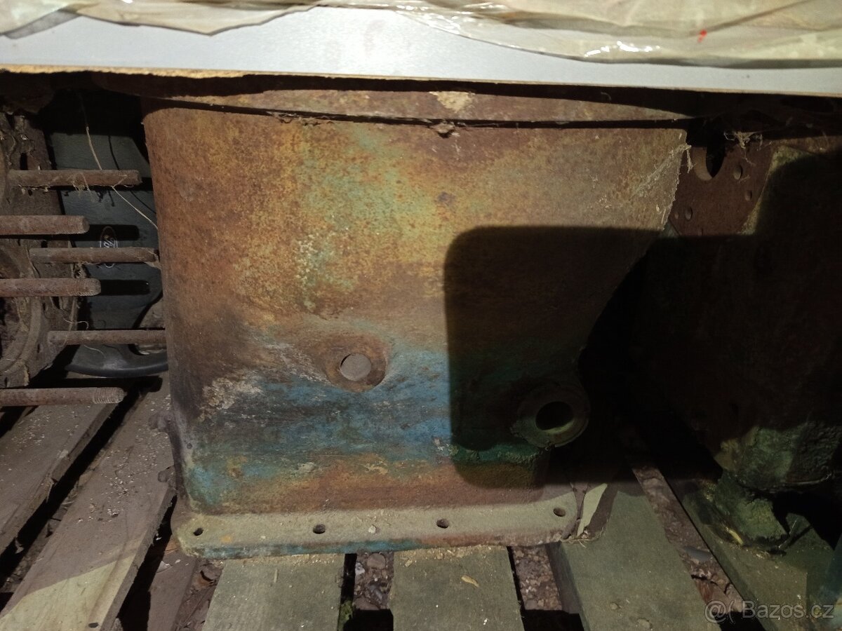 Zetor 25 spojkový zvon