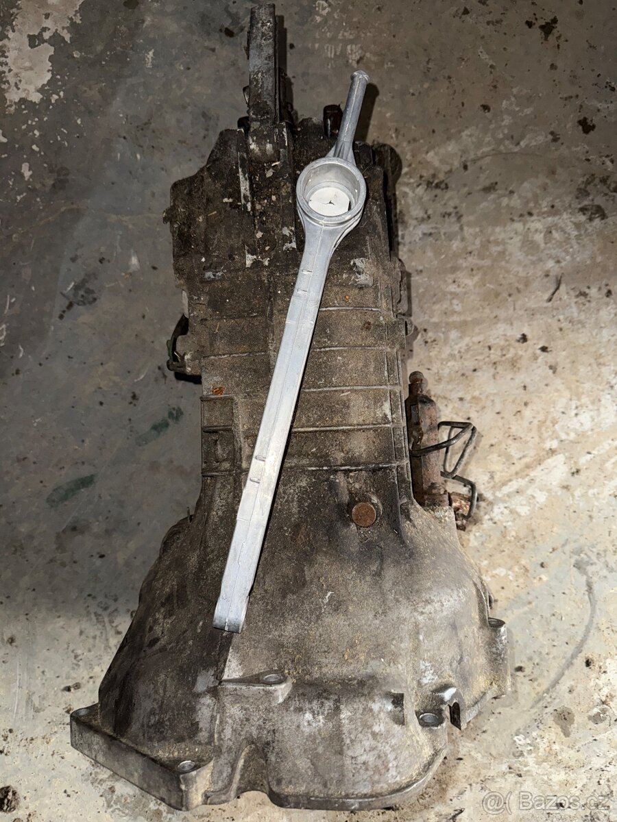 Originální manuální převodovka BMW e32