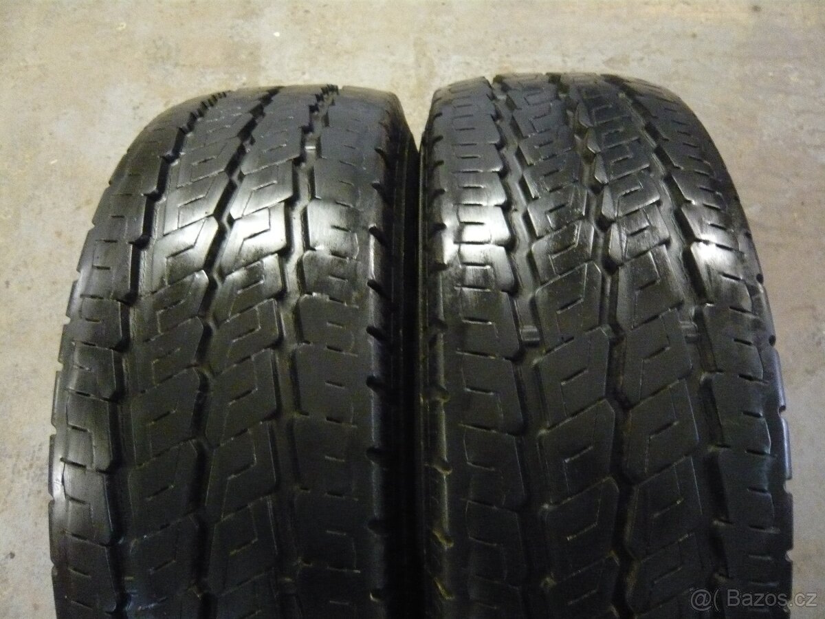Pneu 215/70/15C, 215-70-15C, 215 70 15C. -