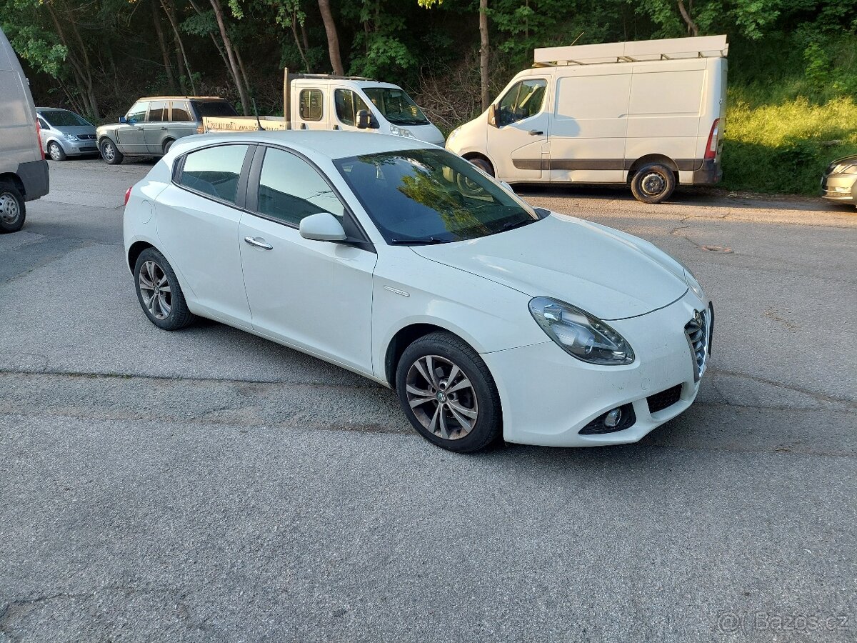 Alfa Romeo Giulietta 1,6 JTDM, rok 2013...