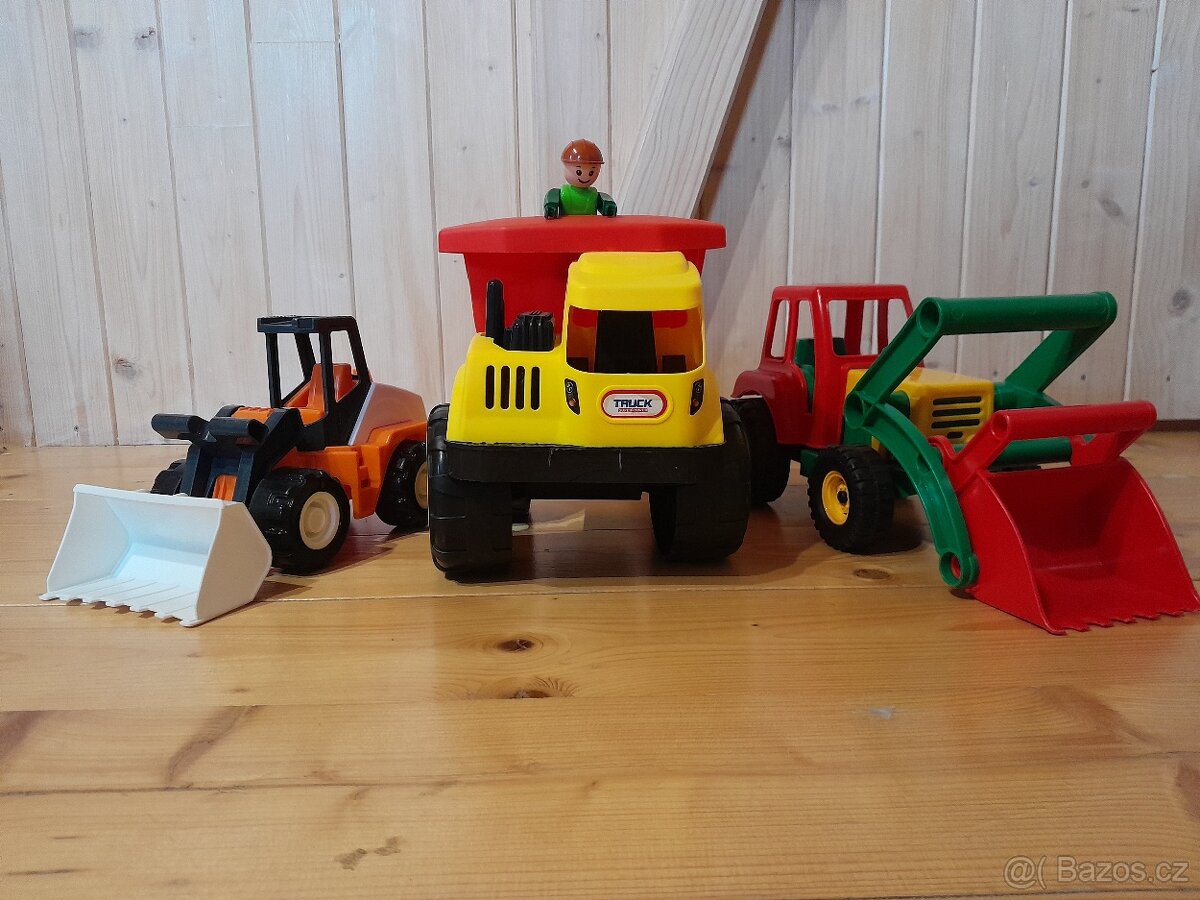 Nakladce a nákladní auto ,,na stavbu,,