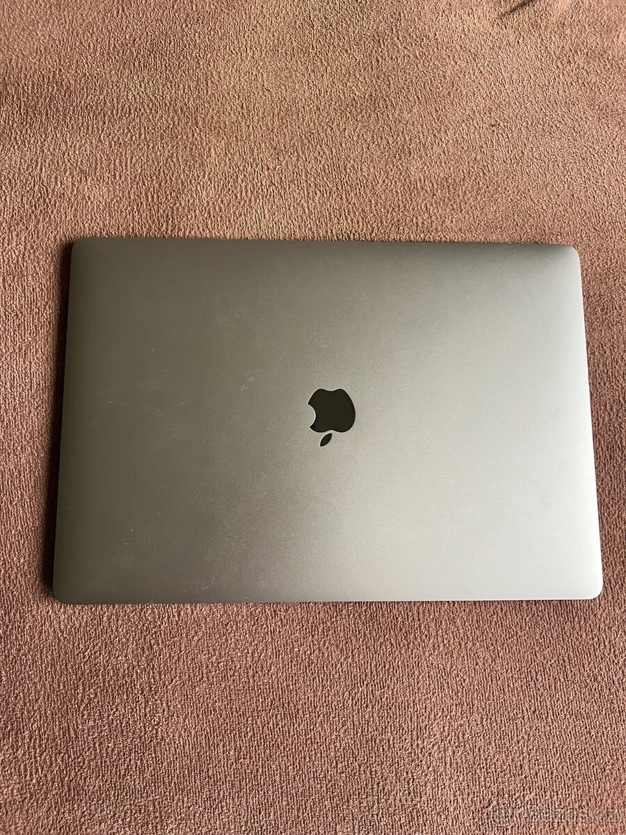MacBook Pro 2018 - 15inch, 2TB úložiště