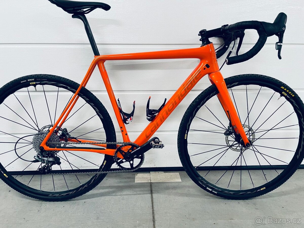 Ciklokroska Cannondale karbonová