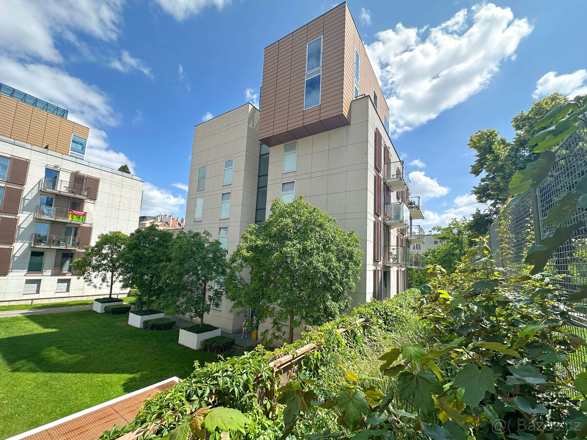 Prodej luxusního mezonetového bytu 4+kk, 99 m² + sklep, Koru