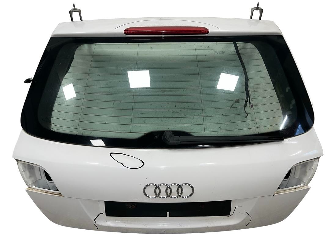 Páté dveře bílá metalíza LY9C Audi A3 8P FL r.v. 2009