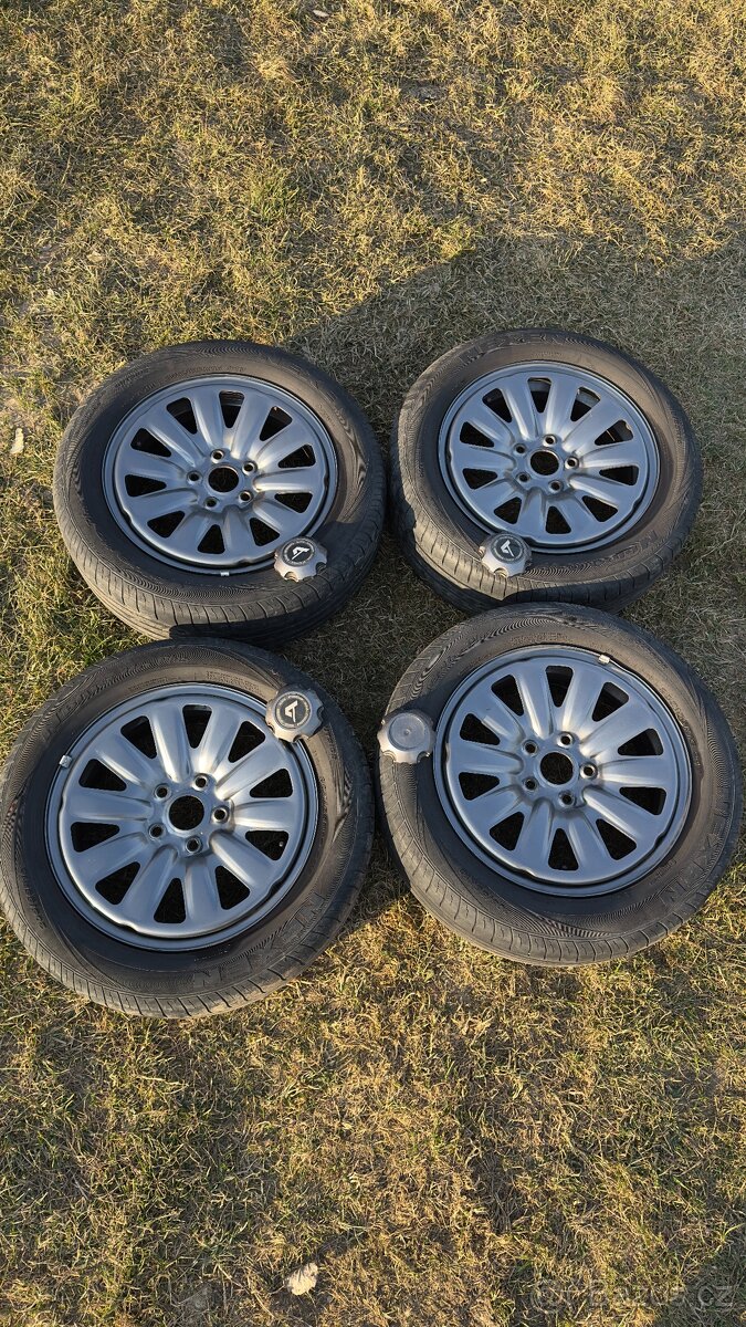 Sada letních kol – Plechové disky + Nexen 205/55 R16
